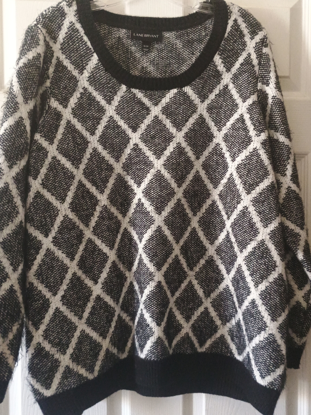 EUC Lane Bryant Black & White Diamond-Pattern Sweater Size 18/20